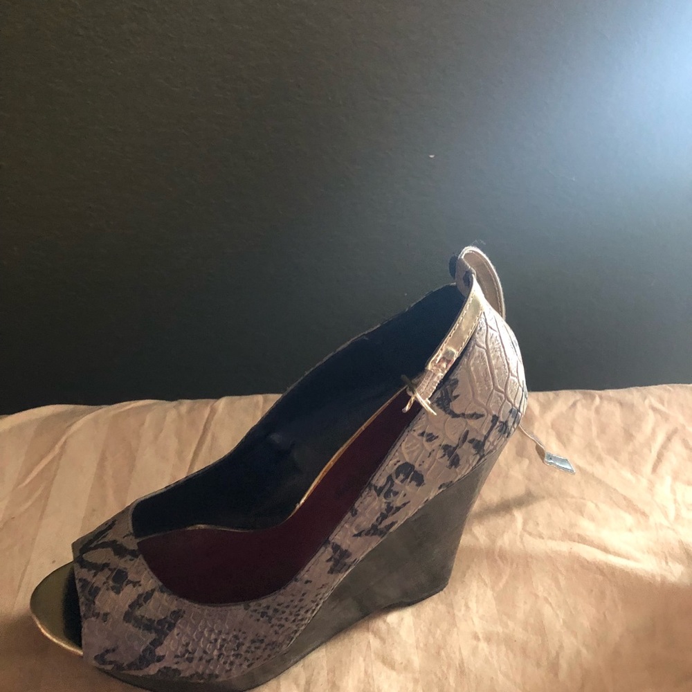 Never worn - Picture 4 of 4